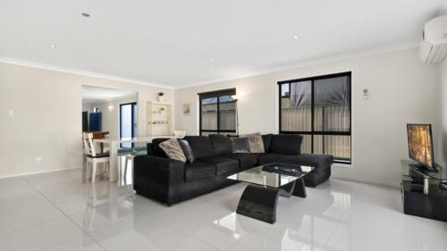 Woorim Casa | Coastal Clan & Canine Cottage
