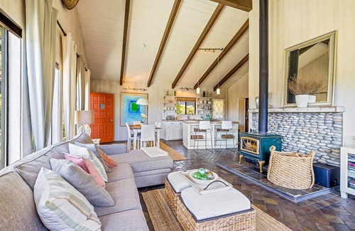 Timber Cove Casa | Coastal cliffside hideaway with yard, hot tub, & wood fireplace - dog-friendly