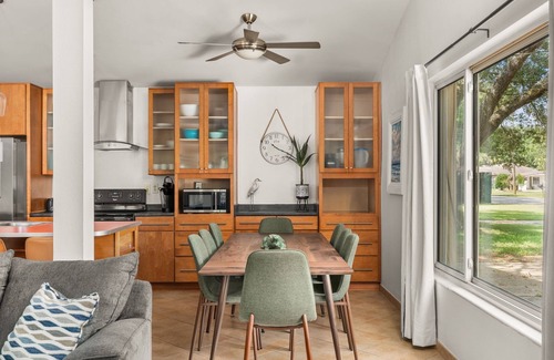 Pensacola Casa | Coastal Comfort~3 BR Home w/Pool~Sleeps 9~Near Pensacola Beach
