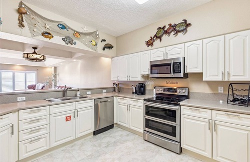 Avon By The Sea Condominio | Coastal Comfort 3BR Condo with Pool & Hot Tub