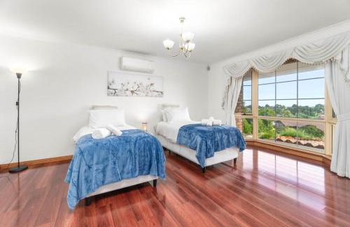 Hallett Cove Casa | Coastal Comfort 4BR Vacation Home in Hallett Cove