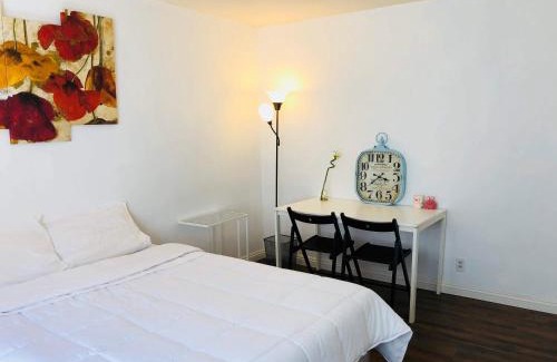 Mid-City Casa | Coastal Comfort Homestay in Santa Monica