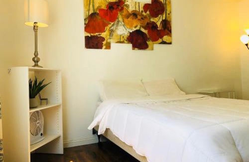 Mid-City Casa | Coastal Comfort Homestay in Santa Monica