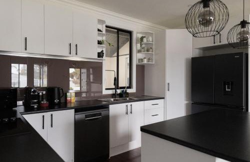 Aldinga Beach Casa | Coastal Comfort in Aldinga Family-Friendly
