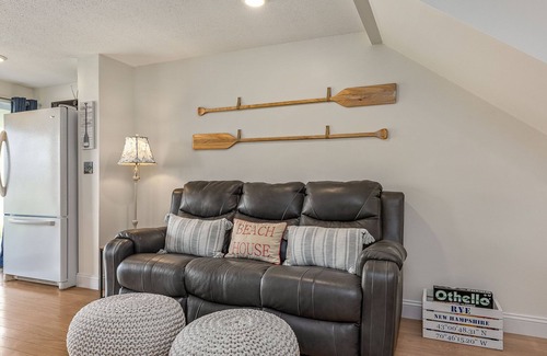 Rye Condominio | Coastal Condo on Ocean Blvd in Rye with Deck & Ocean Views
