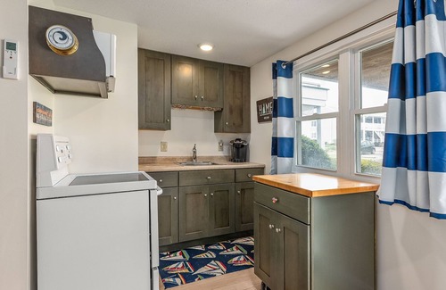 Rye Condominio | Coastal Condo on Ocean Blvd in Rye with Deck & Ocean Views