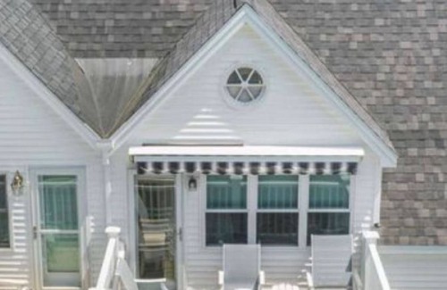 Rye Condominio | Coastal Condo on Ocean Blvd in Rye with Deck & Ocean Views