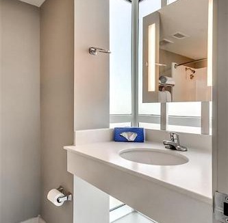 Downtown Myrtle Beach Apartamento | Coastal condo w balcony & hot tub