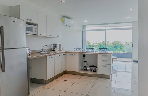 Puntarenas Condominio | Coastal condo with stunning sea views, rain shower & private balcony escape