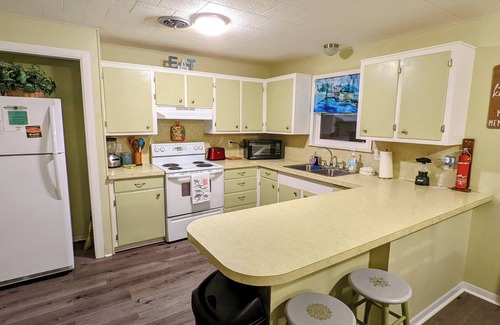 Port O Connor Casa | COASTAL CORAL -A few steps to the Beach, Pier, Park & close to all Boat Ramps.