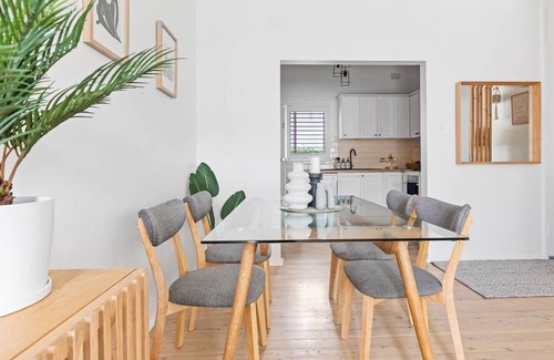 Freshwater Apartamento | Coastal Corner Contemporary Chic by the Beach