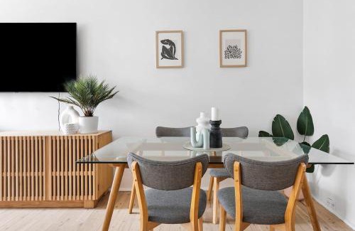 Freshwater Apartamento | Coastal Corner - Contemporary Chic by the Beach