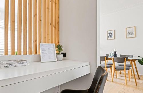 Freshwater Apartamento | Coastal Corner - Contemporary Chic by the Beach