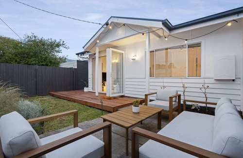 Capel Sound Casa | Coastal Cottage - 200m to Beach & Pet Friendly