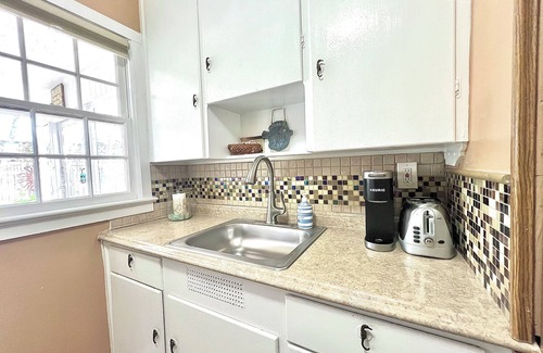 Cocoa Beach Cabaña | Coastal Cottage 225 - Walk to Beach, King Bed