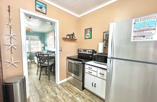 Cocoa Beach Cabaña | Coastal Cottage 225 - Walk to Beach, King Bed