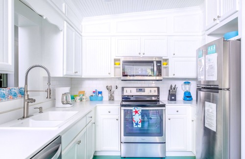 Tybee Island Cabaña | Coastal Cottage 4 Blocks from Beach, fall specials & military discounts