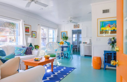 Tybee Island Cabaña | Coastal Cottage 4 Blocks from Beach, fall specials & military discounts
