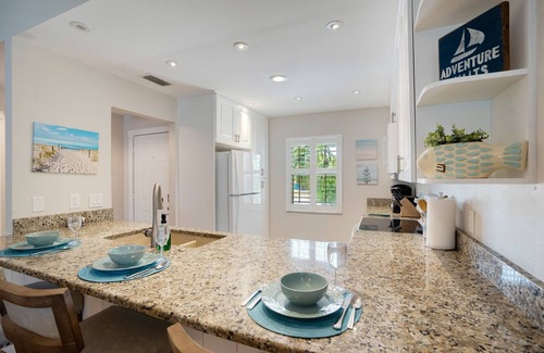 South Sarasota Casa | Coastal Cottage: Renovation Sleep 6 Hot tub, Pool