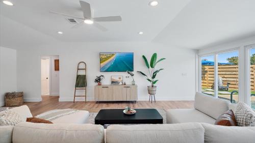Gulf Gate Estates Casa | Coastal Cottage