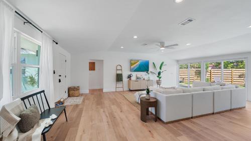 Gulf Gate Estates Casa | Coastal Cottage