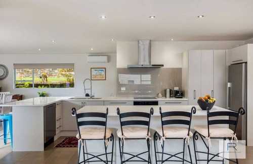 Torbay Casa | Coastal Courtyard Paradise
