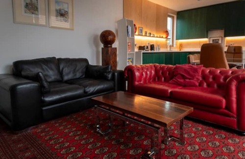 New Romney Apartamento | Coastal Courtyard with hot tub, Greatstone