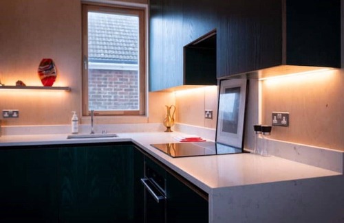 New Romney Apartamento | Coastal Courtyard with hot tub, Greatstone
