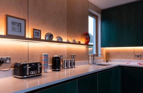 New Romney Apartamento | Coastal Courtyard with hot tub, Greatstone