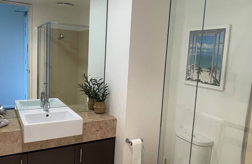Fingal Complejo | Coastal Cove Suite with balcony - close to hot springs.