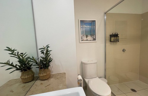 Fingal Complejo | Coastal Cove Suite with balcony - close to hot springs.