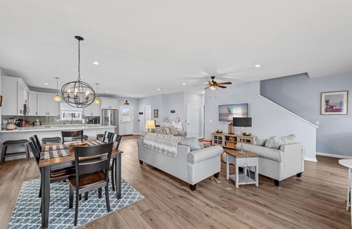 Captain's Cove Casa | Coastal Crab - Waterfront with incredible Amenities.