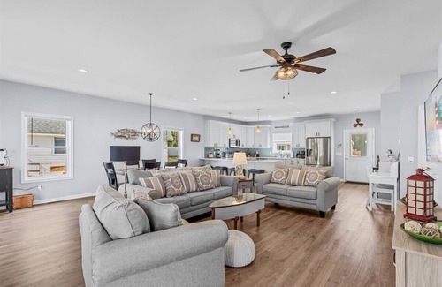 Captain's Cove Casa | Coastal Crab - Waterfront with incredible Amenities.