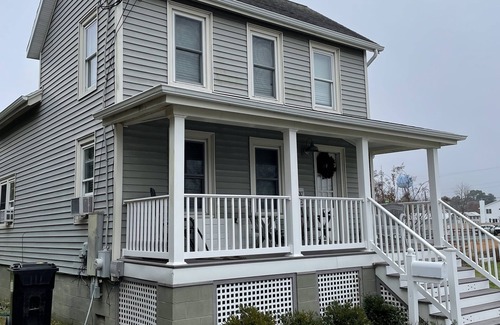 Chincoteague Cabaña | Coastal Daze Cottage on Famous Chincoteague Island! Come see the wild ponies!