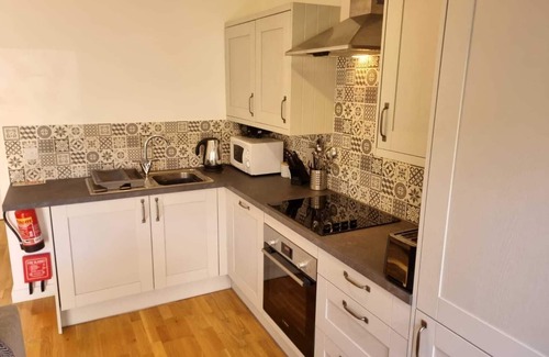 Porthtowan Casa | Coastal Eco-Lodge Close to Porthtowan Beach - Hot Tub - 3 Bedrooms, Pet friendly