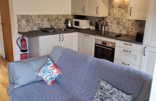 Porthtowan Casa | Coastal Eco-Lodge Close to Porthtowan Beach - Hot Tub - 3 Bedrooms, Pet friendly