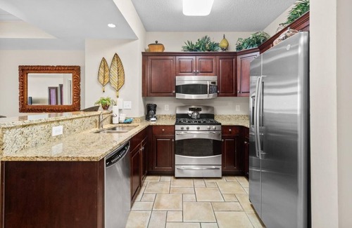 Windy Hill Condominio | Coastal Elegance 2BR Condo Jetted Tub and Balcony