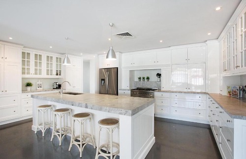 Broadbeach Waters Casa | Coastal Elegance