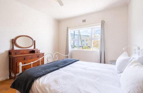 Onrus Casa | Coastal Elegant 4 Bedroom Home