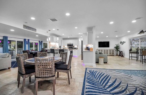 Bay Isle Casa | Coastal Escape in Sarasota – Siesta Key Beach & Kayak-Friendly Sandbar