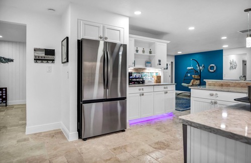 Bay Isle Casa | Coastal Escape in Sarasota – Siesta Key Beach & Kayak-Friendly Sandbar
