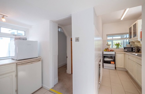 Dartmouth Casa | Coastal Escape: River Views, Terrace & Parking