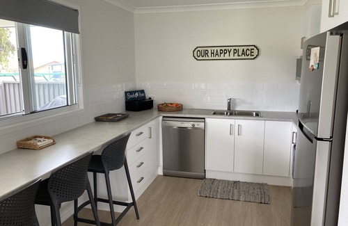 Tuross Head Casa | COASTAL ESCAPE @ TUROSS ..... modern, fresh, stylish cottage, close to lakes.