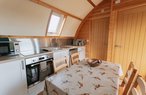 Cockburnspath Cabina | Grande-Hot Tub-Cabaña-Baño privado con ducha