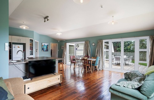 Waitarere Beach Casa | Coastal Family Escape - Waitarere Beach Retreat