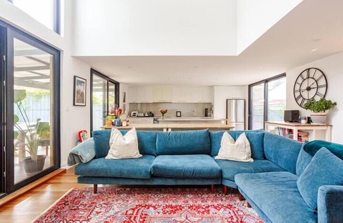 Cottesloe Casa | Coastal Family Getaway - Cottesloe Pool Retreat