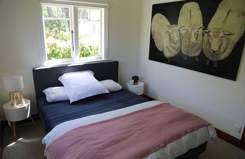Pakiri Otro | Coastal Farmhouse- Stars, Spa and Birdsong