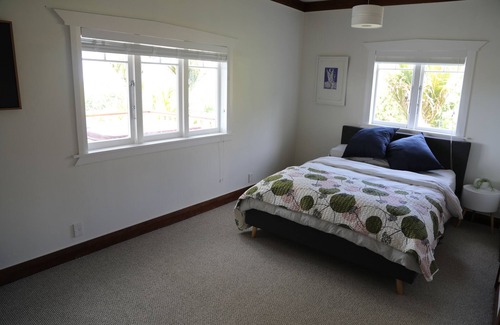 Pakiri Otro | Coastal Farmhouse- Stars, Spa and Birdsong