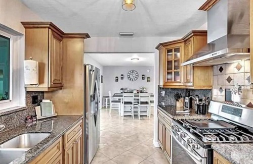 Garden Isles Casa | Coastal Gem - Sunshine and Pool