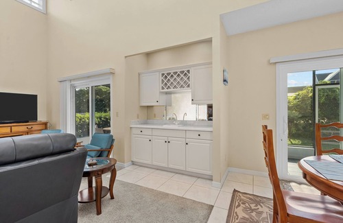 Seaview Park Casa | Coastal Getaway | 4BR Family Home Near Beach | Screened Porch + King Suite